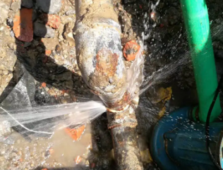 苏尼特左测漏水公司电话